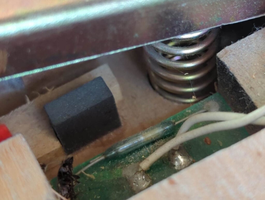 Magnetic pedal sensor in Kurzweil Mark 150.