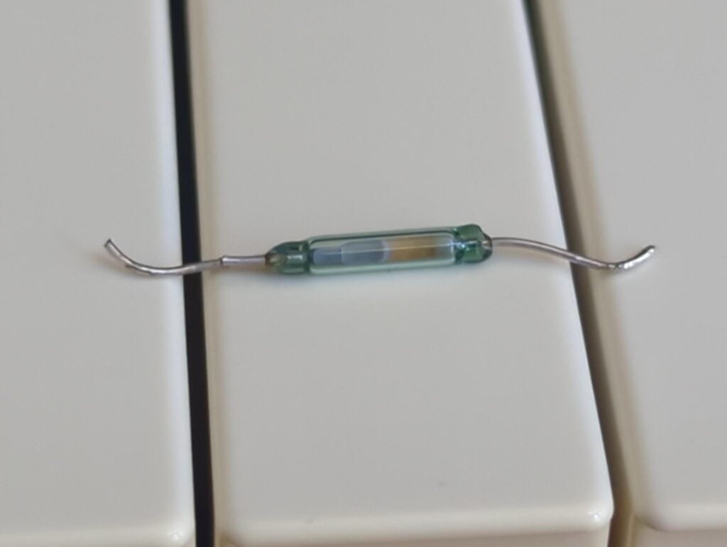 Closeup of the magnetic field sensor.